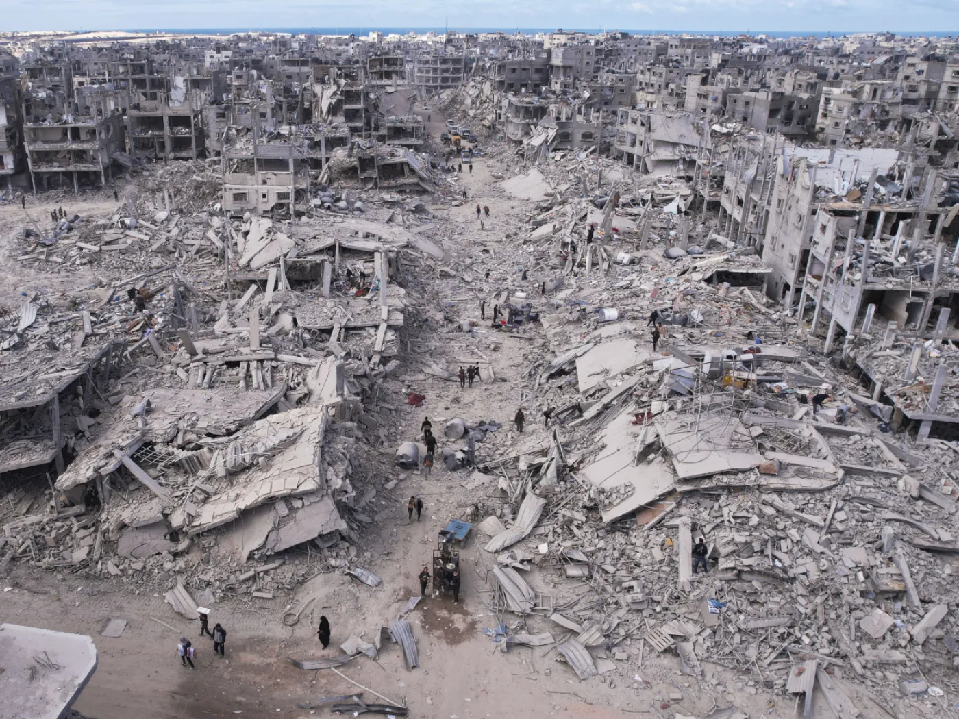 Un’enorme distesa di macerie. La città di Rafah rasa al suolo. Le immagini satellitari
